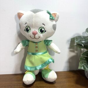 Daniel Tiger's Neighborhood Friends Katerina Kittycat Plush Talking